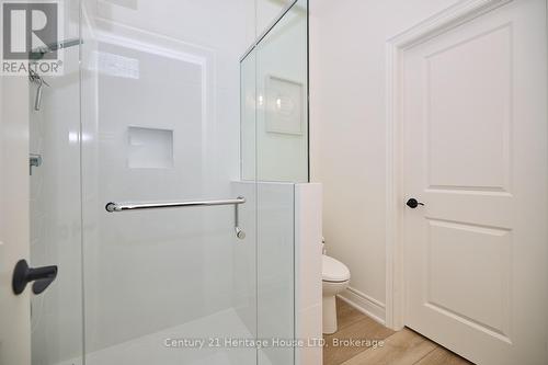 3532 Canfield Crescent, Fort Erie (327 - Black Creek), ON - Indoor Photo Showing Bathroom