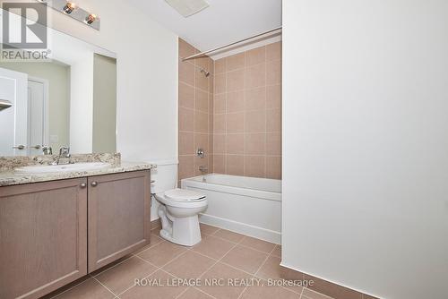 545 - 16 Concord Place, Grimsby (540 - Grimsby Beach), ON - Indoor Photo Showing Bathroom