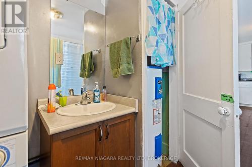 698 King Street, Port Colborne (877 - Main Street), ON - Indoor Photo Showing Bathroom