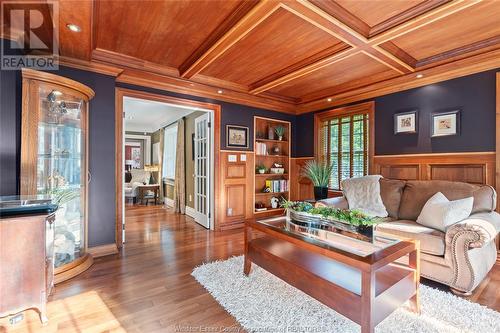 136 Main Street West, Kingsville, ON - Indoor Photo Showing Living Room