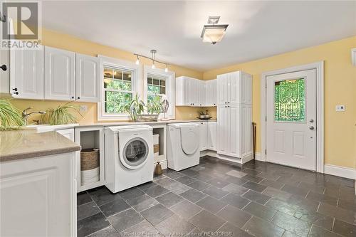 136 Main Street West, Kingsville, ON - Indoor Photo Showing Laundry Room