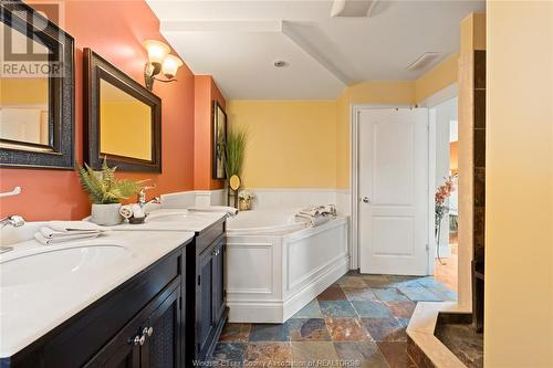 136 Main Street West, Kingsville, ON - Indoor Photo Showing Bathroom