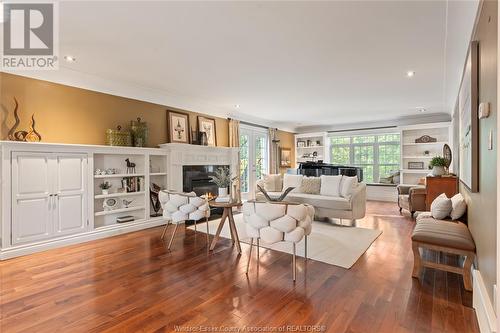 136 Main Street West, Kingsville, ON - Indoor Photo Showing Living Room