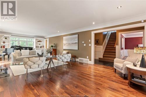 136 Main Street West, Kingsville, ON - Indoor Photo Showing Living Room