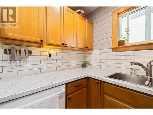 800 Valhalla Drive Unit# 64, Kamloops, BC - Indoor Photo Showing Kitchen