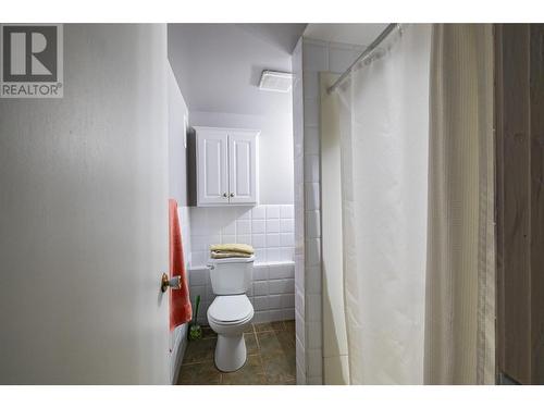 800 Valhalla Drive Unit# 64, Kamloops, BC - Indoor Photo Showing Bathroom