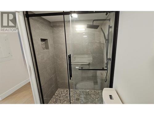 217 Elm Avenue Unit# 301, Penticton, BC - Indoor Photo Showing Bathroom