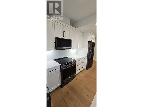 217 Elm Avenue Unit# 301, Penticton, BC - Indoor Photo Showing Kitchen