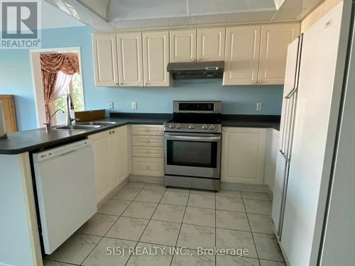 45 Turnberry Crescent, Markham, ON - Indoor Photo Showing Kitchen With Double Sink