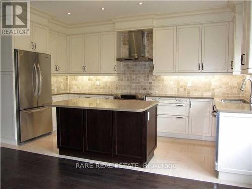 16 Plowman Lane, Richmond Hill, ON - Indoor Photo Showing Kitchen With Upgraded Kitchen