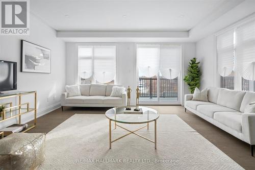 17 Antonio Court, Toronto, ON - Indoor Photo Showing Living Room