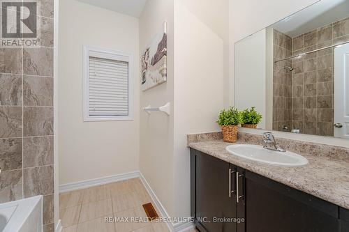 90 Truro Circle, Brampton, ON - Indoor Photo Showing Bathroom