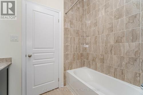 90 Truro Circle, Brampton, ON - Indoor Photo Showing Bathroom