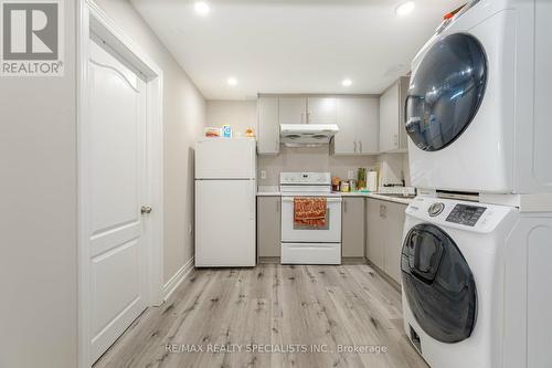 90 Truro Circle, Brampton, ON - Indoor Photo Showing Laundry Room