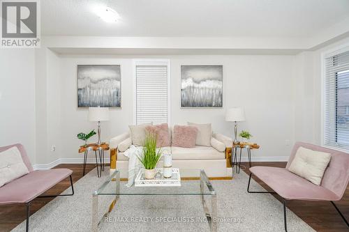 90 Truro Circle, Brampton, ON - Indoor Photo Showing Living Room