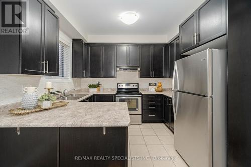 90 Truro Circle, Brampton, ON - Indoor Photo Showing Kitchen With Stainless Steel Kitchen With Double Sink With Upgraded Kitchen