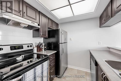 908 - 101 Subway Crescent, Toronto, ON - Indoor Photo Showing Kitchen