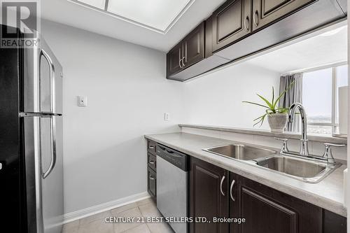 908 - 101 Subway Crescent, Toronto, ON - Indoor Photo Showing Kitchen With Double Sink