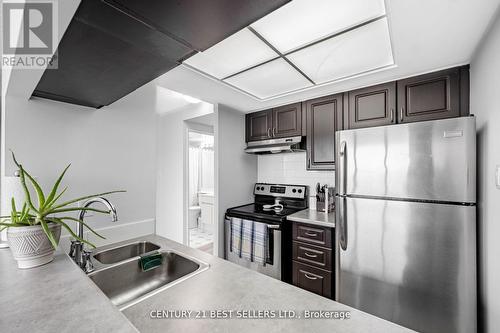 908 - 101 Subway Crescent, Toronto, ON - Indoor Photo Showing Kitchen With Double Sink