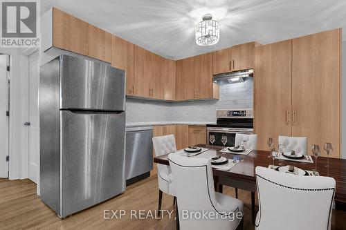 44 Mary Street, Brantford, ON - Indoor Photo Showing Kitchen