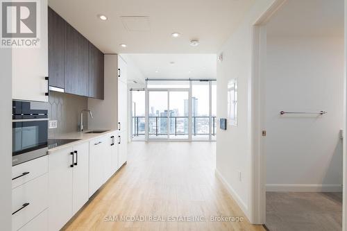 1610 - 741 King Street, Kitchener, ON - Indoor Photo Showing Kitchen