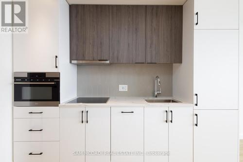 1610 - 741 King Street, Kitchener, ON - Indoor Photo Showing Kitchen