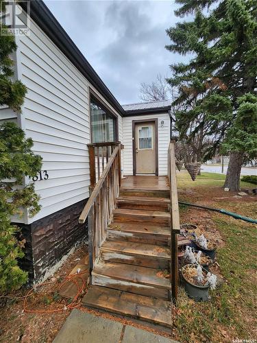 813 Souris Avenue, Weyburn, SK - Outdoor