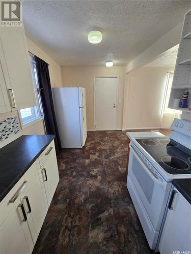 813 Souris Avenue, Weyburn, SK - Indoor Photo Showing Kitchen