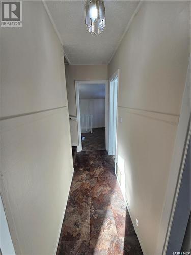 813 Souris Avenue, Weyburn, SK - Indoor Photo Showing Other Room