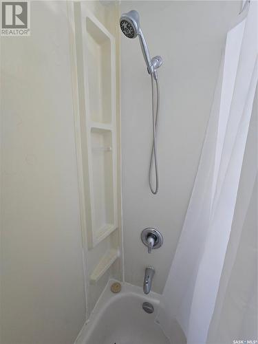 813 Souris Avenue, Weyburn, SK - Indoor Photo Showing Bathroom