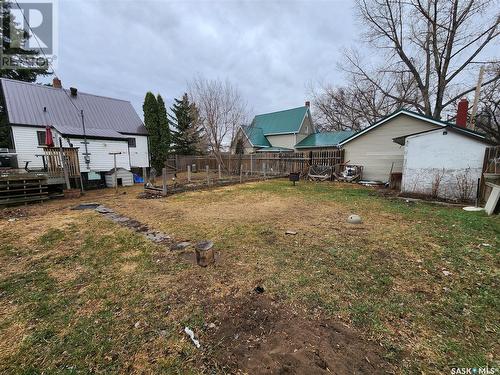 813 Souris Avenue, Weyburn, SK - Outdoor With Deck Patio Veranda