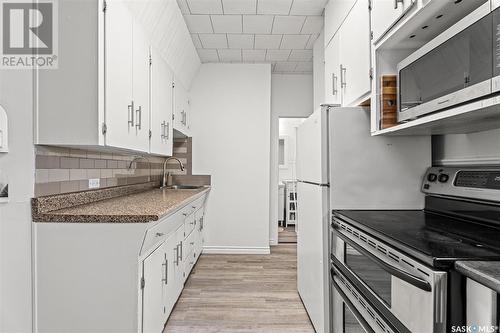 878 5Th Avenue Nw, Moose Jaw, SK - Indoor Photo Showing Kitchen