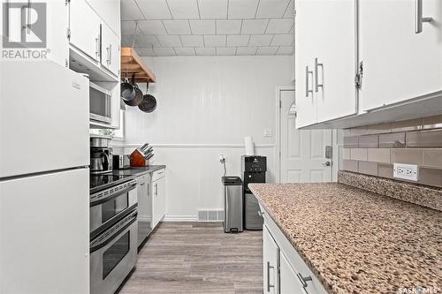 878 5Th Avenue Nw, Moose Jaw, SK - Indoor Photo Showing Kitchen