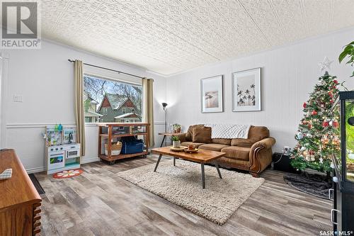 878 5Th Avenue Nw, Moose Jaw, SK - Indoor Photo Showing Living Room