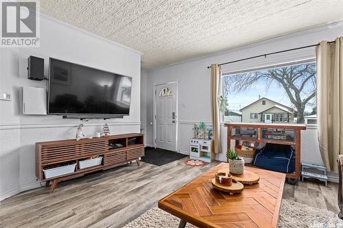 878 5Th Avenue Nw, Moose Jaw, SK - Indoor Photo Showing Living Room