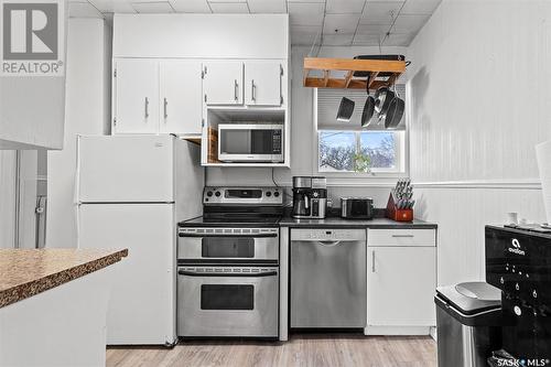 878 5Th Avenue Nw, Moose Jaw, SK - Indoor Photo Showing Kitchen