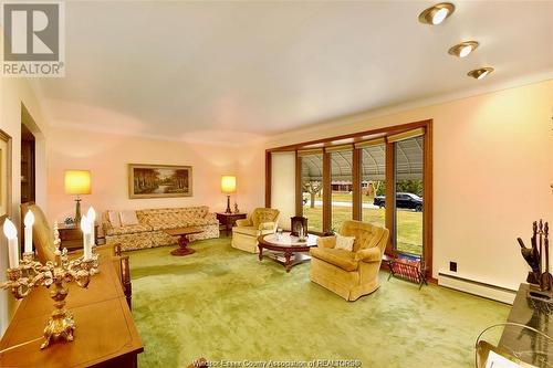 950 Morand Street, Windsor, ON - Indoor Photo Showing Living Room