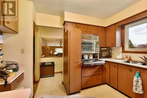 950 Morand Street, Windsor, ON - Indoor Photo Showing Kitchen