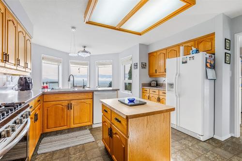 1061 Westview Road, Creston, BC - Indoor Photo Showing Kitchen With Double Sink