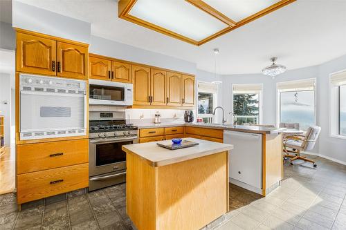 1061 Westview Road, Creston, BC - Indoor Photo Showing Kitchen