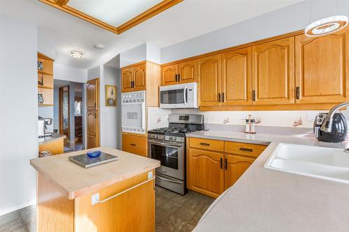 1061 Westview Road, Creston, BC - Indoor Photo Showing Kitchen With Double Sink