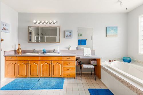 1061 Westview Road, Creston, BC - Indoor Photo Showing Bathroom