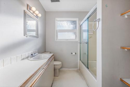 1061 Westview Road, Creston, BC - Indoor Photo Showing Bathroom