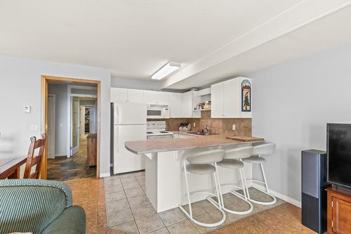 211-225 Kettle View Road, Big White, BC - Indoor Photo Showing Kitchen