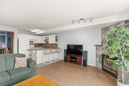 211-225 Kettle View Road, Big White, BC - Indoor Photo Showing Living Room With Fireplace