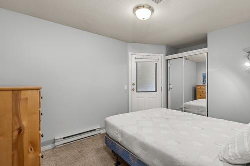 211-225 Kettle View Road, Big White, BC - Indoor Photo Showing Bedroom