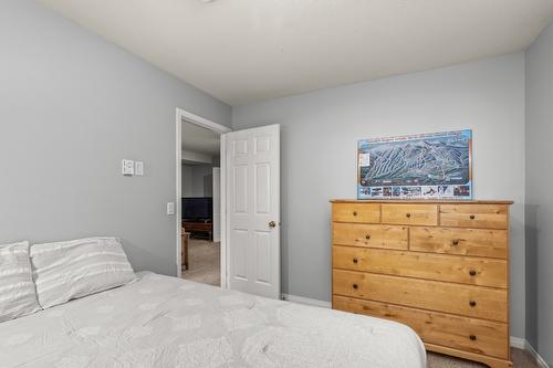 211-225 Kettle View Road, Big White, BC - Indoor Photo Showing Bedroom