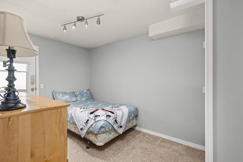 211-225 Kettle View Road, Big White, BC - Indoor Photo Showing Bedroom