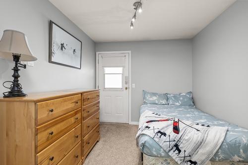 211-225 Kettle View Road, Big White, BC - Indoor Photo Showing Bedroom