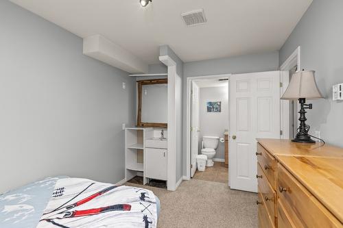 211-225 Kettle View Road, Big White, BC - Indoor Photo Showing Bedroom